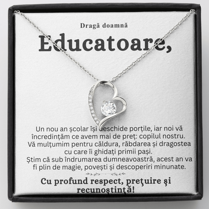 Cadou pentru Doamna Educatoare -Lănțișor  „Inimă de Dascăl” cu Felicitare Mesaj